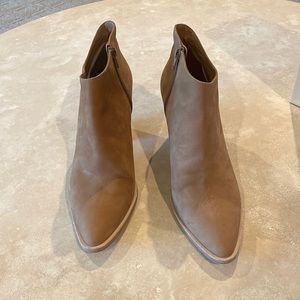 Vince Easton Ankle Western Edge Tan Boot Excellent Condition Size 9.5